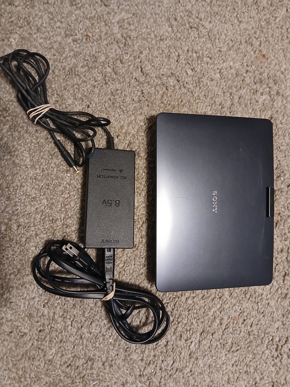 Sony Portable DVD Player And Plug 9" Screen